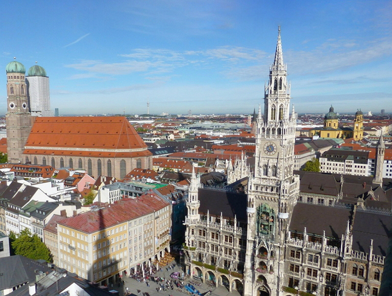 Munich town hall Rathaus Marienplatz - Frauenkirche